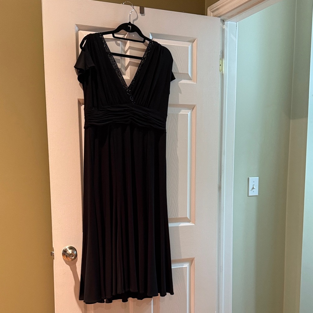 Jones New York Black Midi Dress